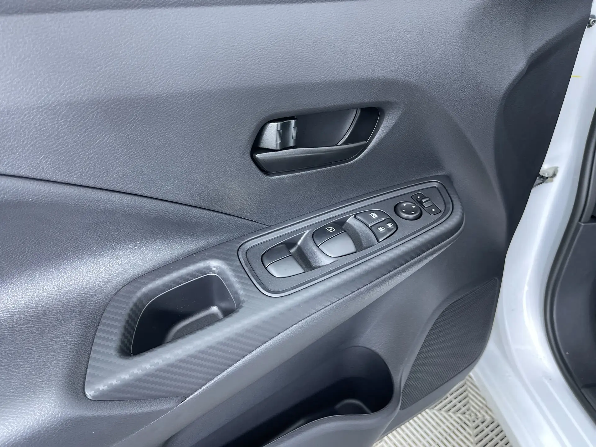 2025 Nissan Versa S photo 12