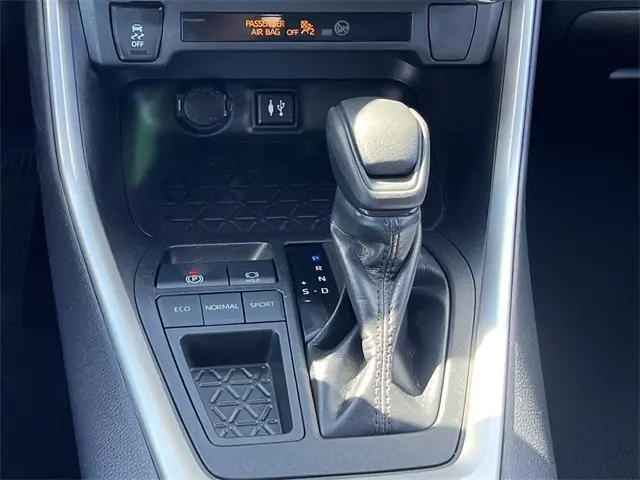 2019 Toyota RAV4 LE photo 14