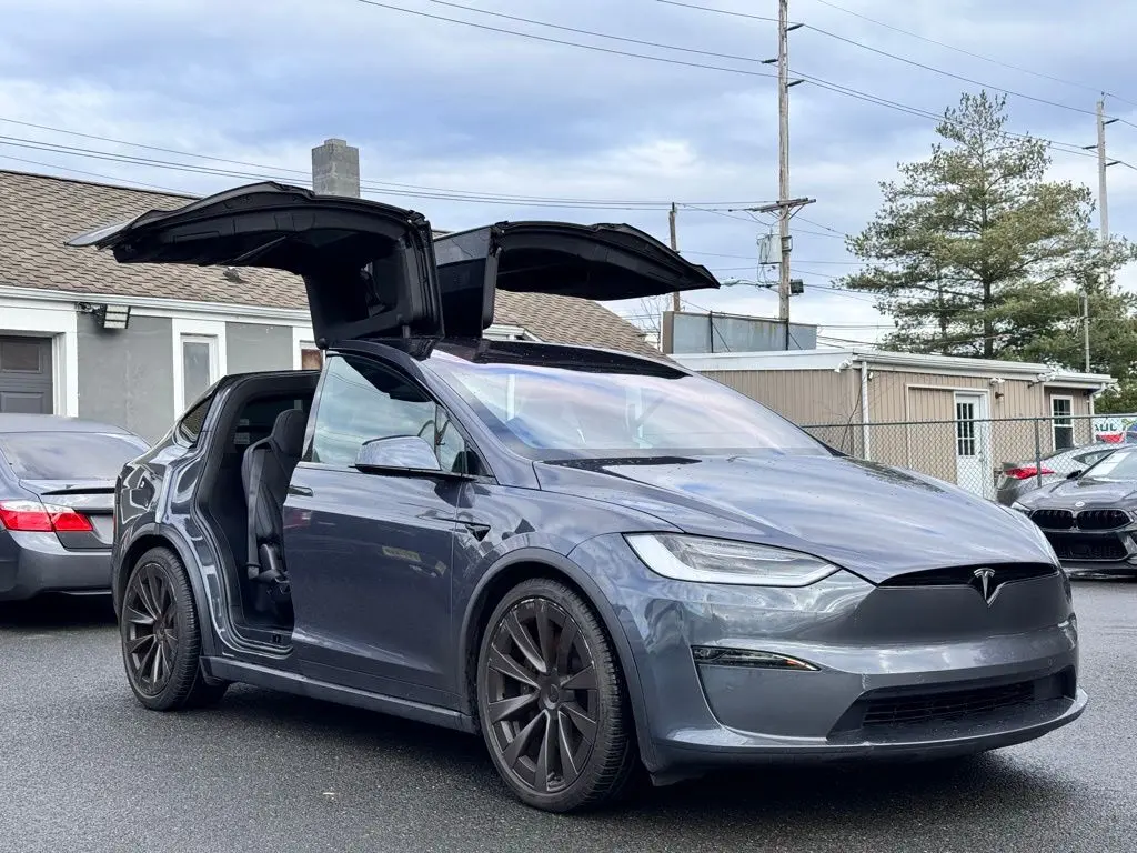 2023 Tesla Model X Long Range's photo