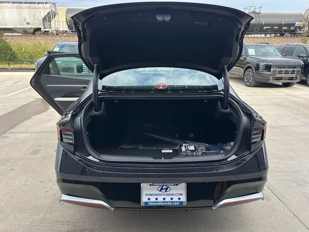 2026 Hyundai Sonata SEL Sport photo 15