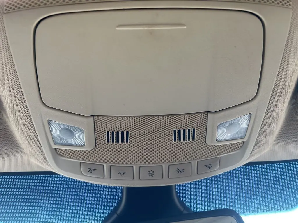 2020 Ford Edge SEL photo 17