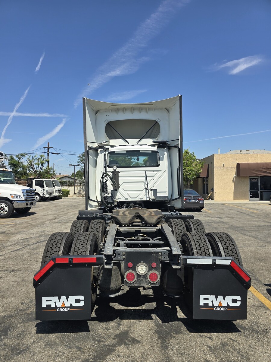 2021 International LT in CA — photo 5