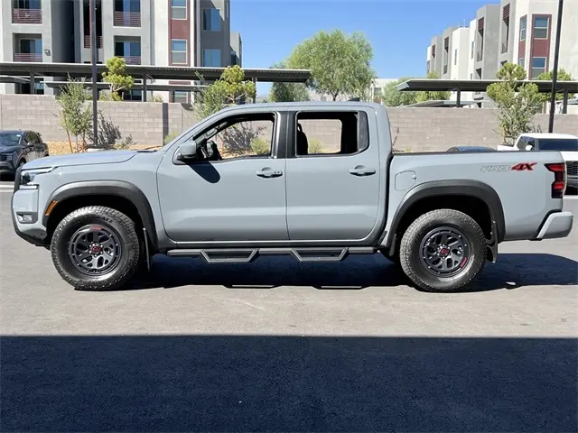 2025 Nissan Frontier PRO-4X photo 2