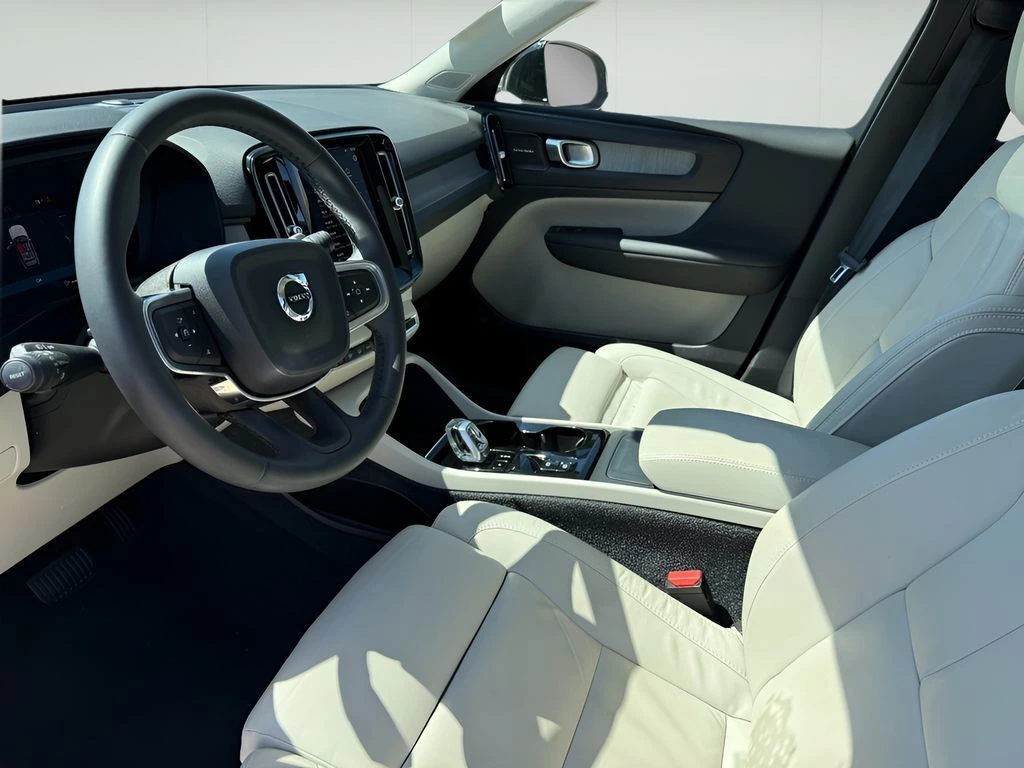 2023 Volvo - image 8