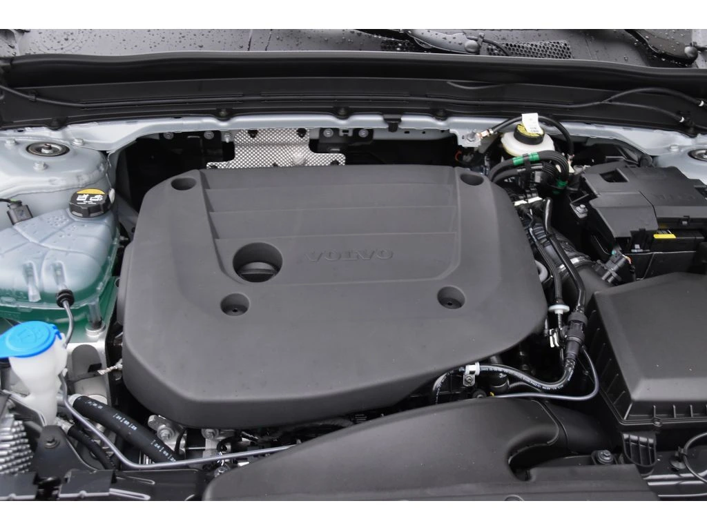 2026 Volvo - image 25