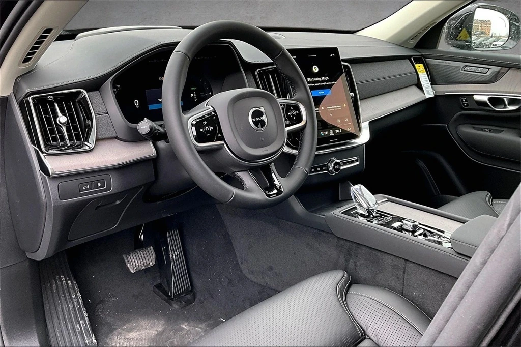 2026 Volvo - image 7
