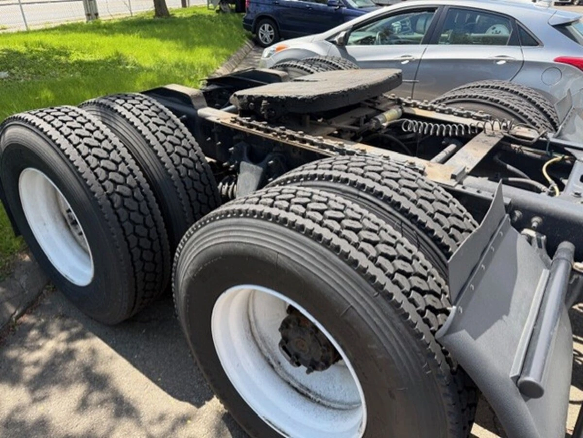 2020 International LT in Bridgeport, CT — photo 4