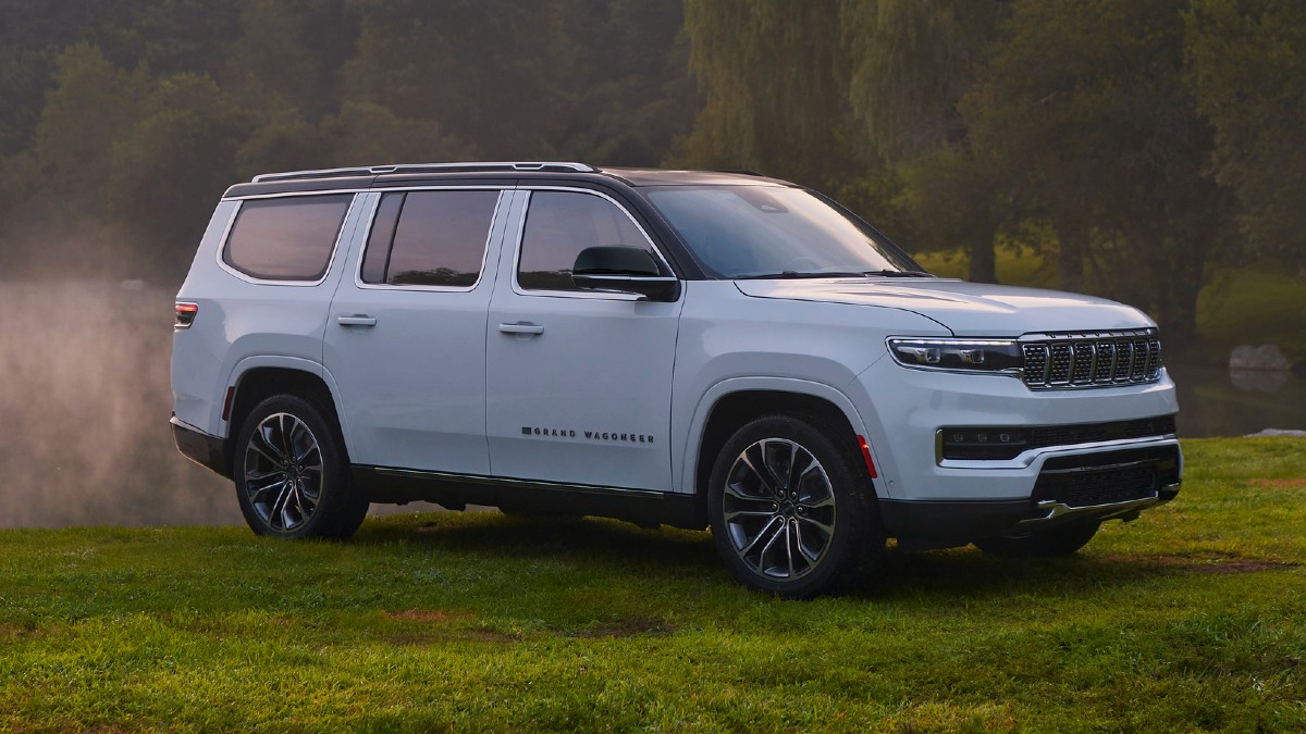 2025 Jeep Grand Wagoneer Exterior Passenger Side Front Profile