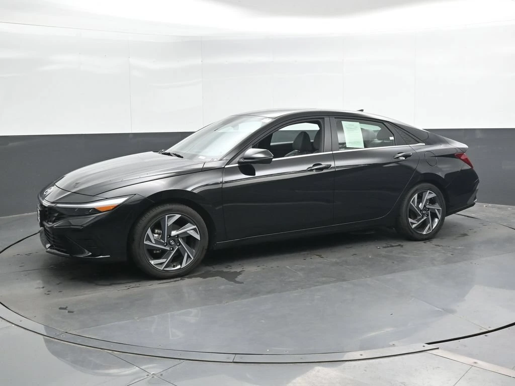 2026 Hyundai Elantra Limited - Photo 8