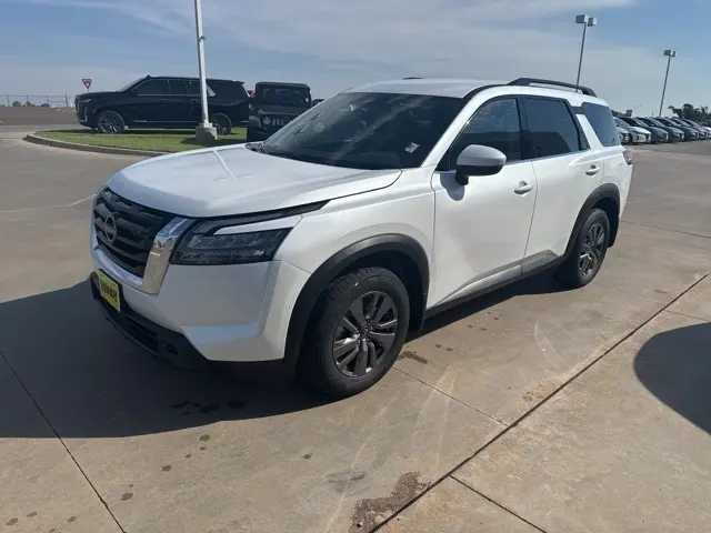 2025 Nissan Pathfinder SV photo 2
