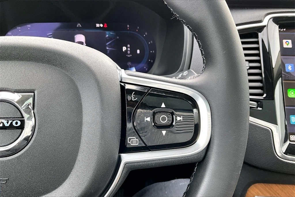 2023 Volvo - image 12