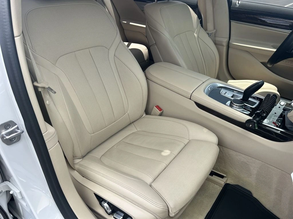 2022 BMW 7 Series 740i - Photo 17