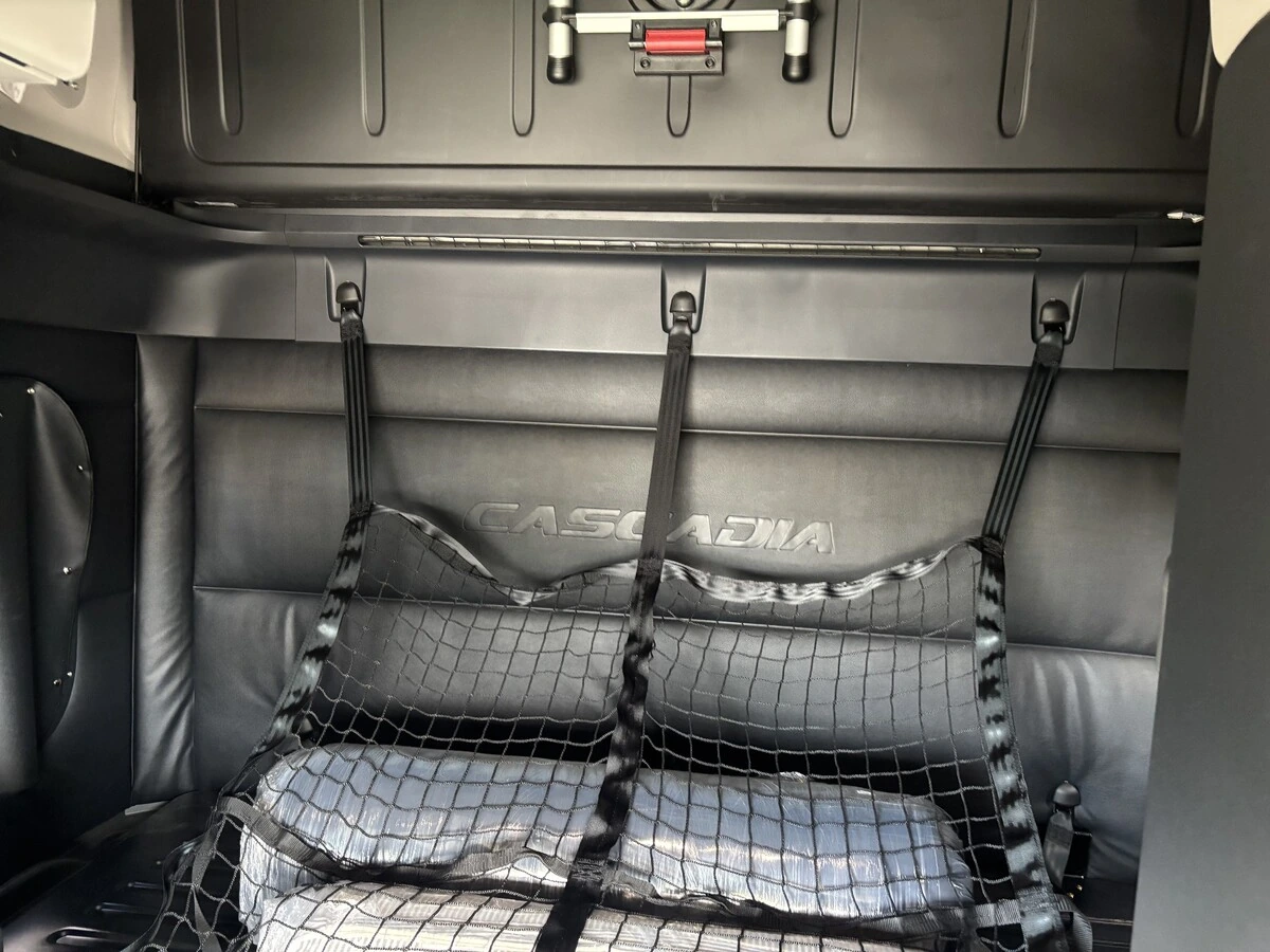 2027 Freightliner - image 11