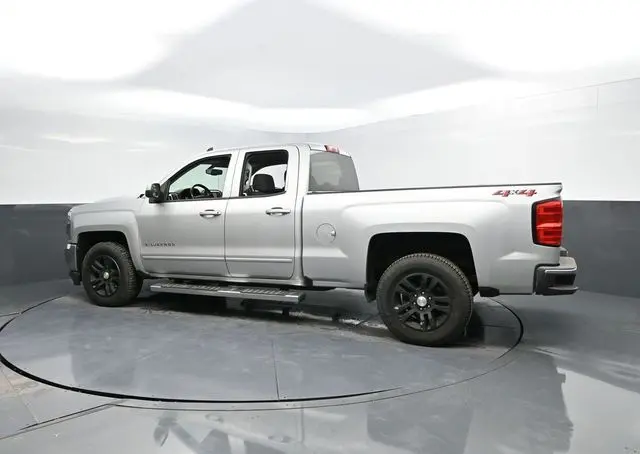 2019 Chevrolet Silverado 1500 LT photo 4