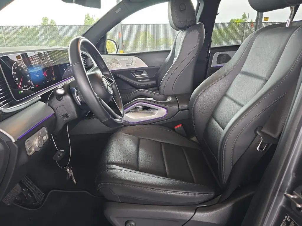 2024 Mercedes Benz GLS 450 4MATIC photo 4