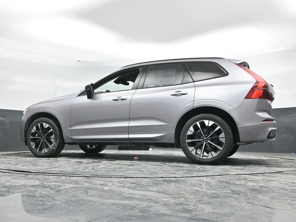 2026 Volvo - image 43