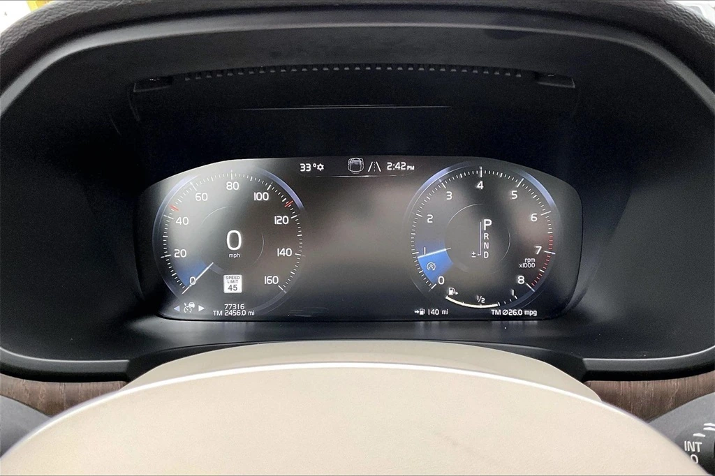 2021 Volvo - image 12
