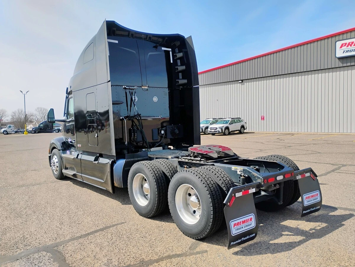 2023 Peterbilt 579 - image 7