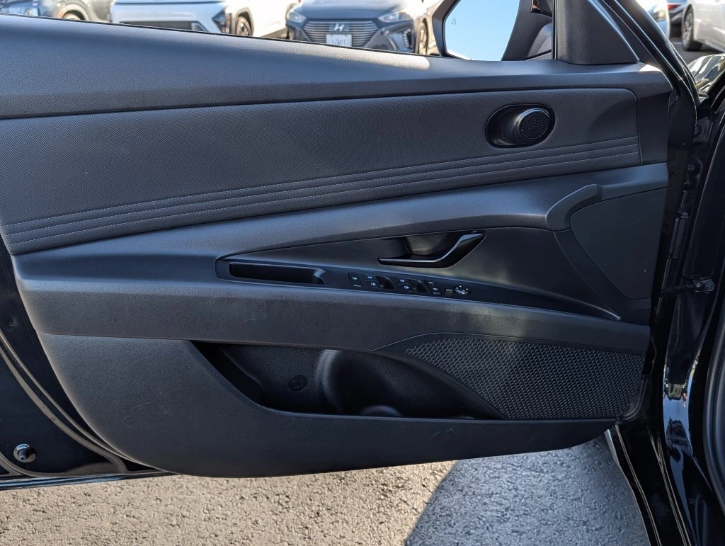 2025 Hyundai Elantra SEL - Photo 15
