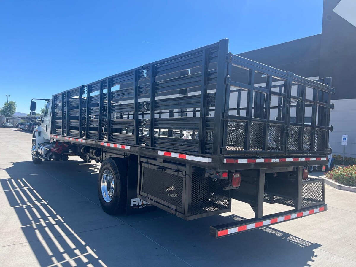2019 International 4300 in Phoenix, AZ — photo 3