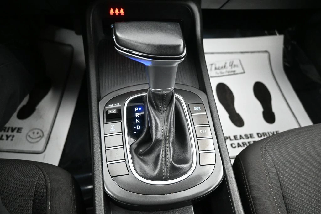 2025 Hyundai Kona SEL - Photo 14