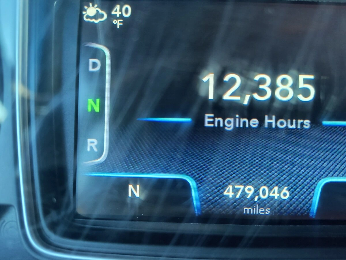 2020 International LT - image 5