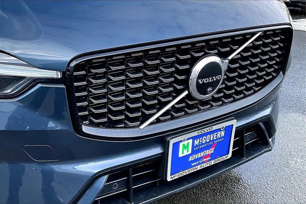 2023 Volvo - image 32