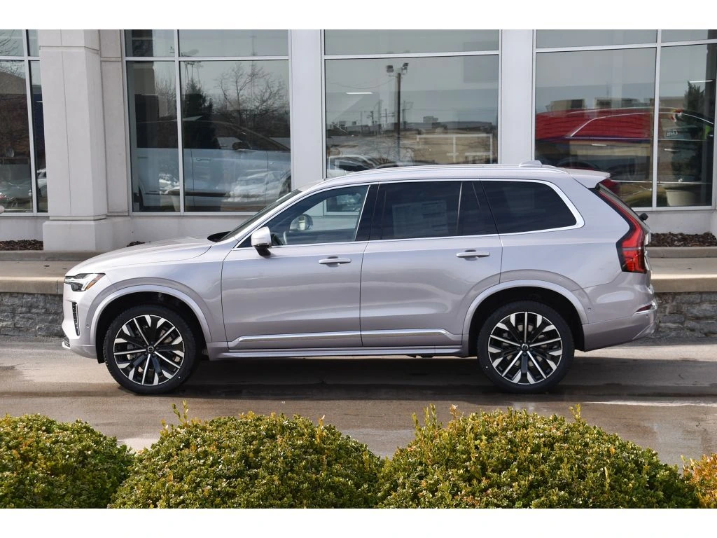 2026 Volvo - image 6