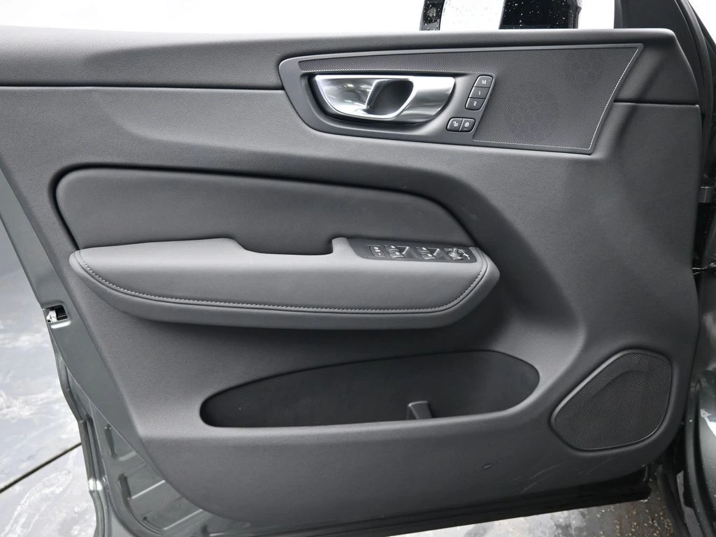 2026 Volvo - image 18