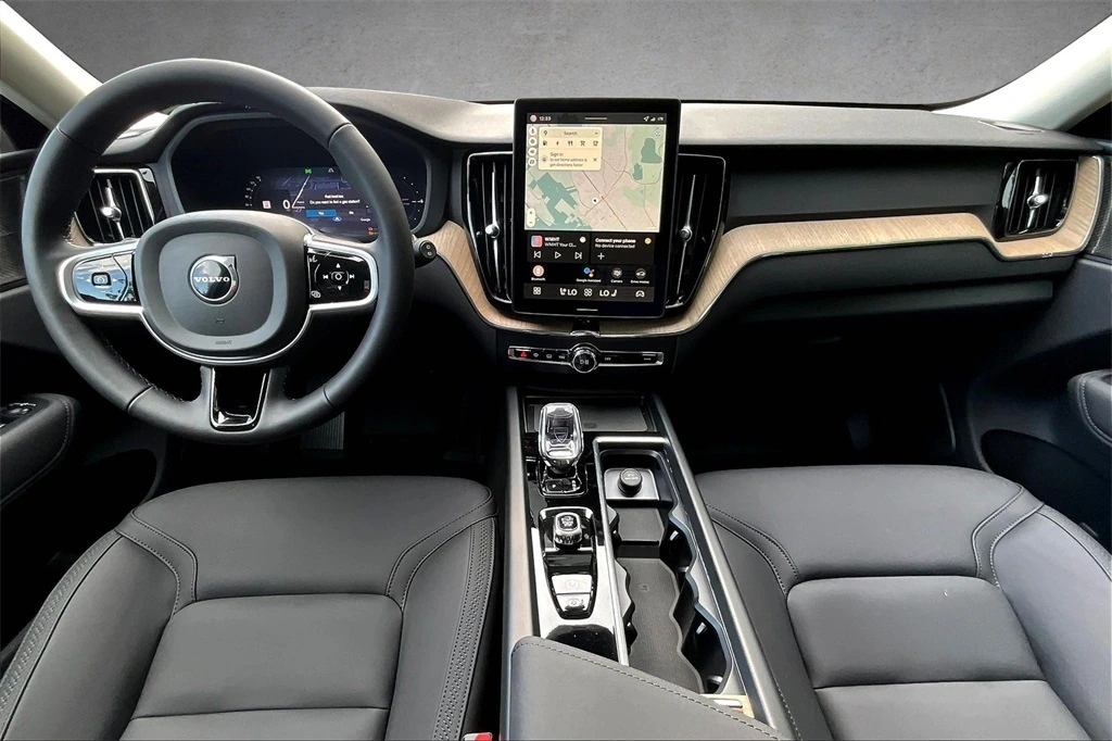 2026 Volvo - image 5