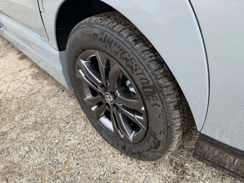 2025 Toyota Sienna XSE - Photo 13