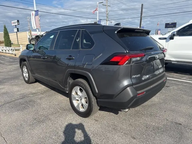 2021 Toyota RAV4 XLE photo 3