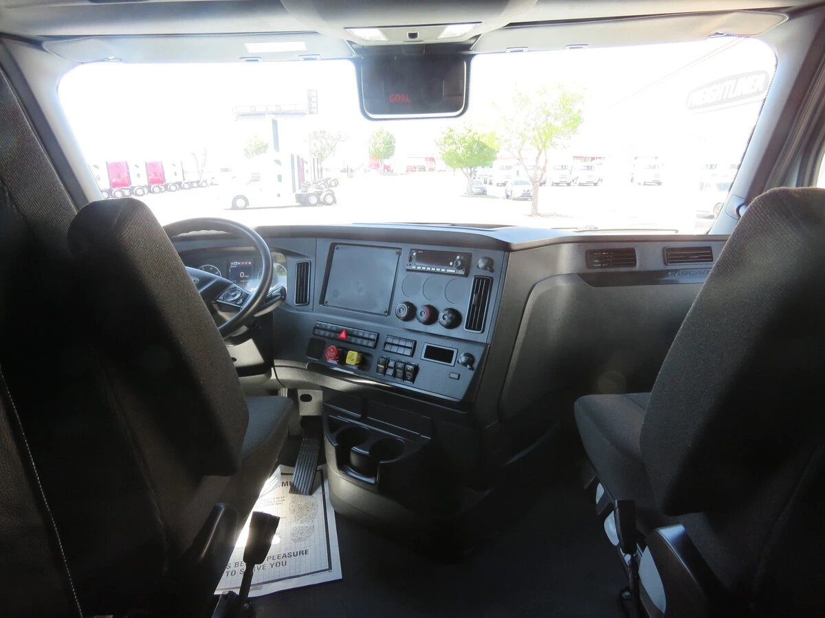 2023 Freightliner Cascadia - image 19