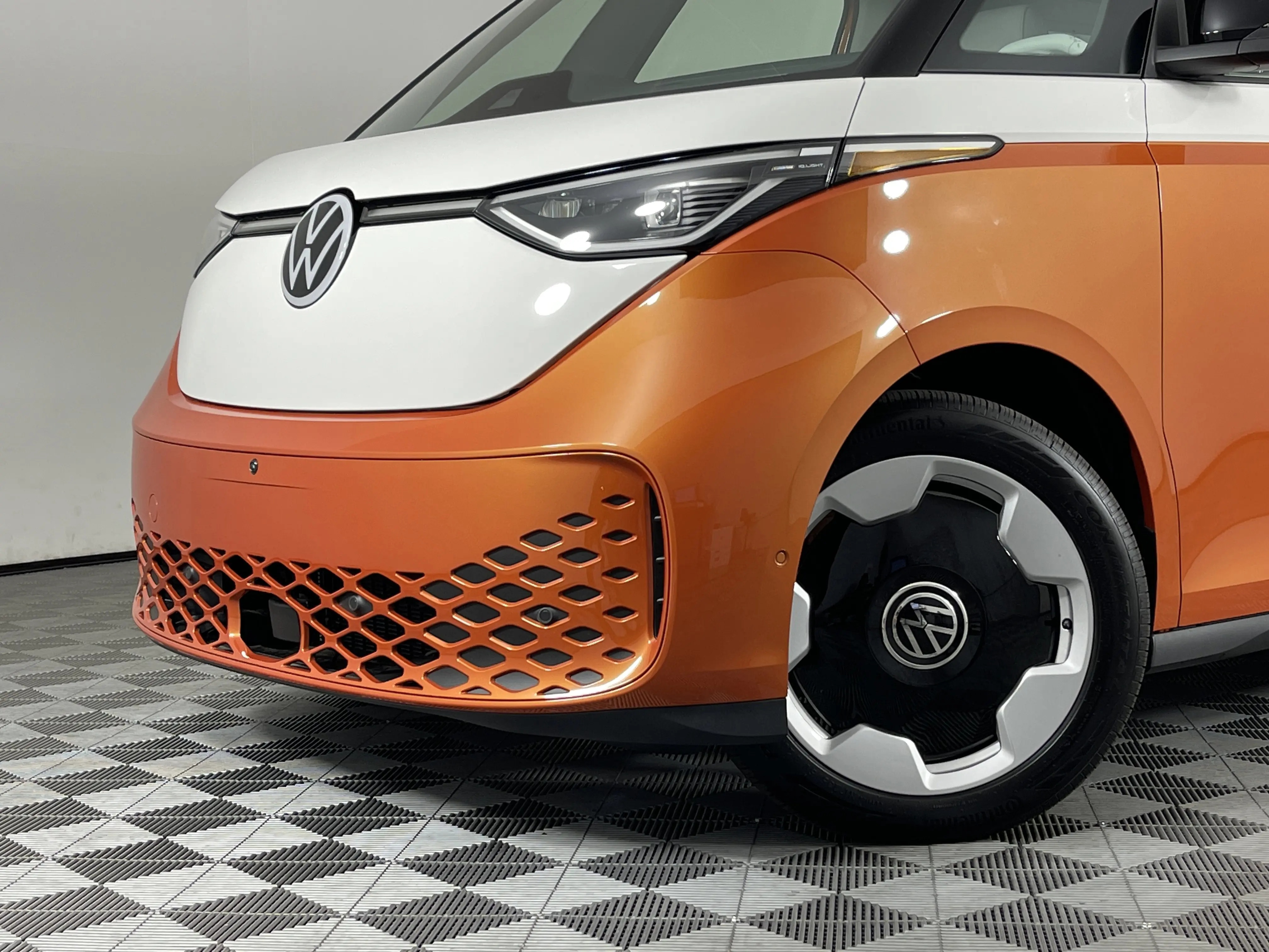 2025 Volkswagen ID. Buzz Pro Plus photo 3
