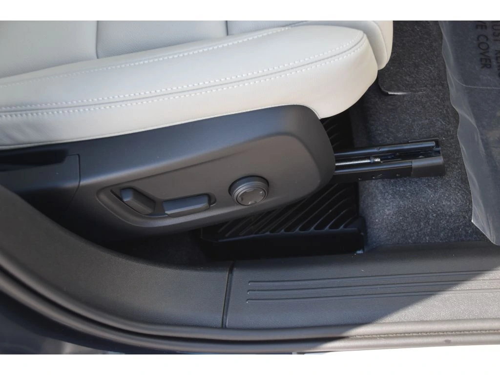 2026 Volvo - image 31