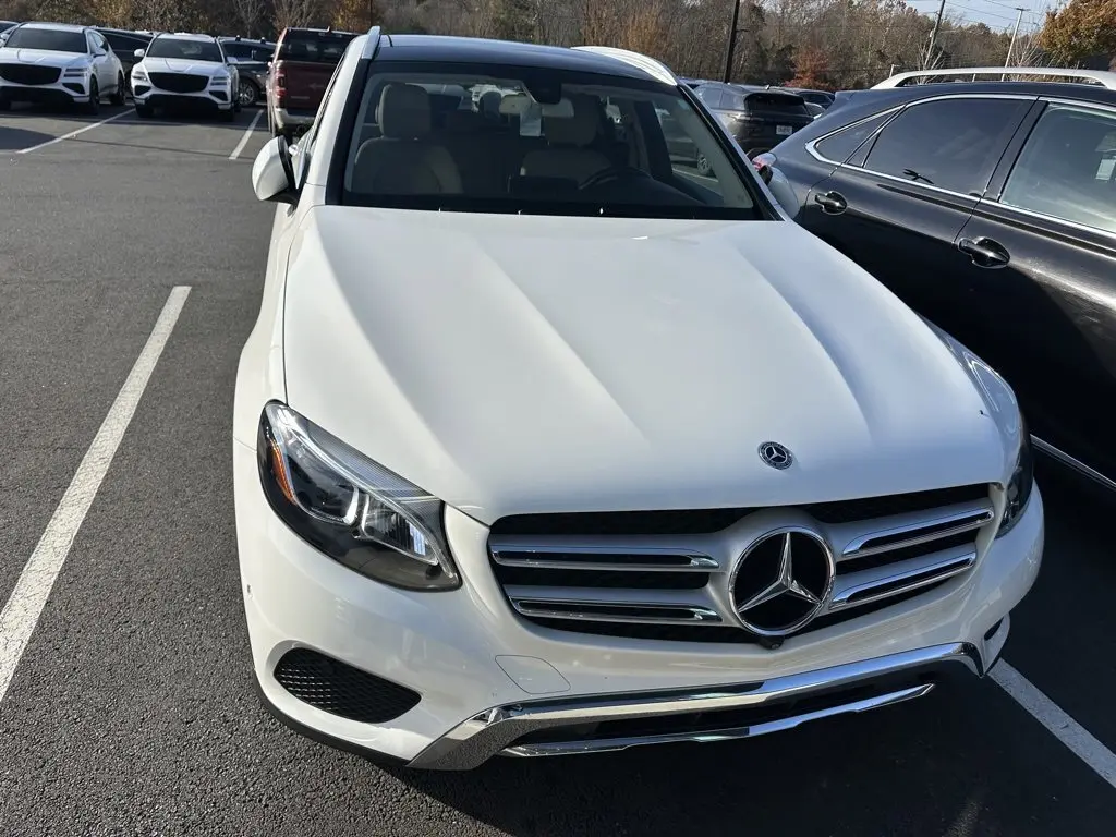 2018 Mercedes Benz GLC 300 photo 3