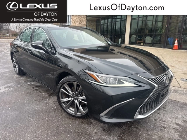 2019 Lexus ES Hybrid 300h's photo
