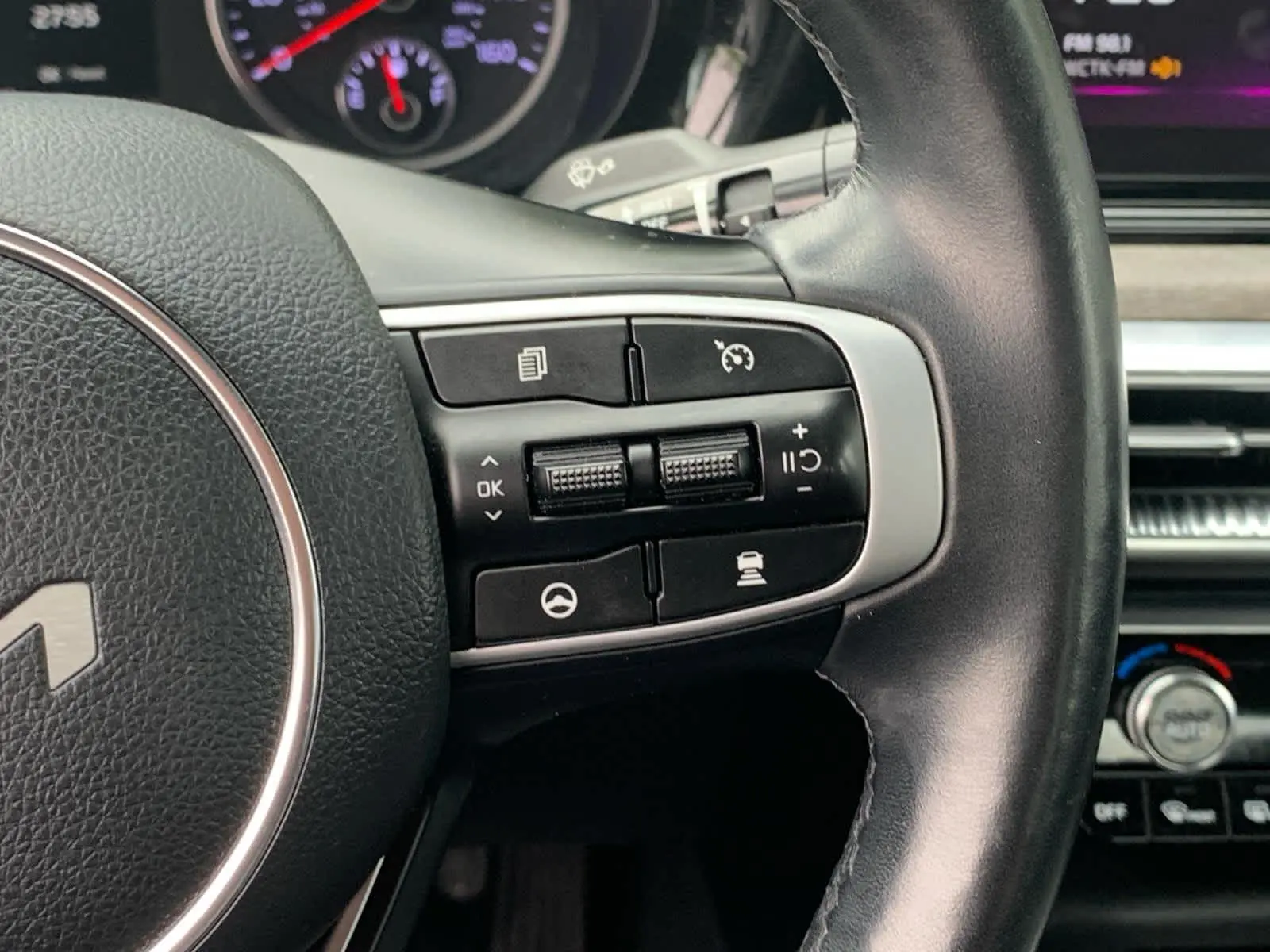 2023 Kia K5 EX photo 16
