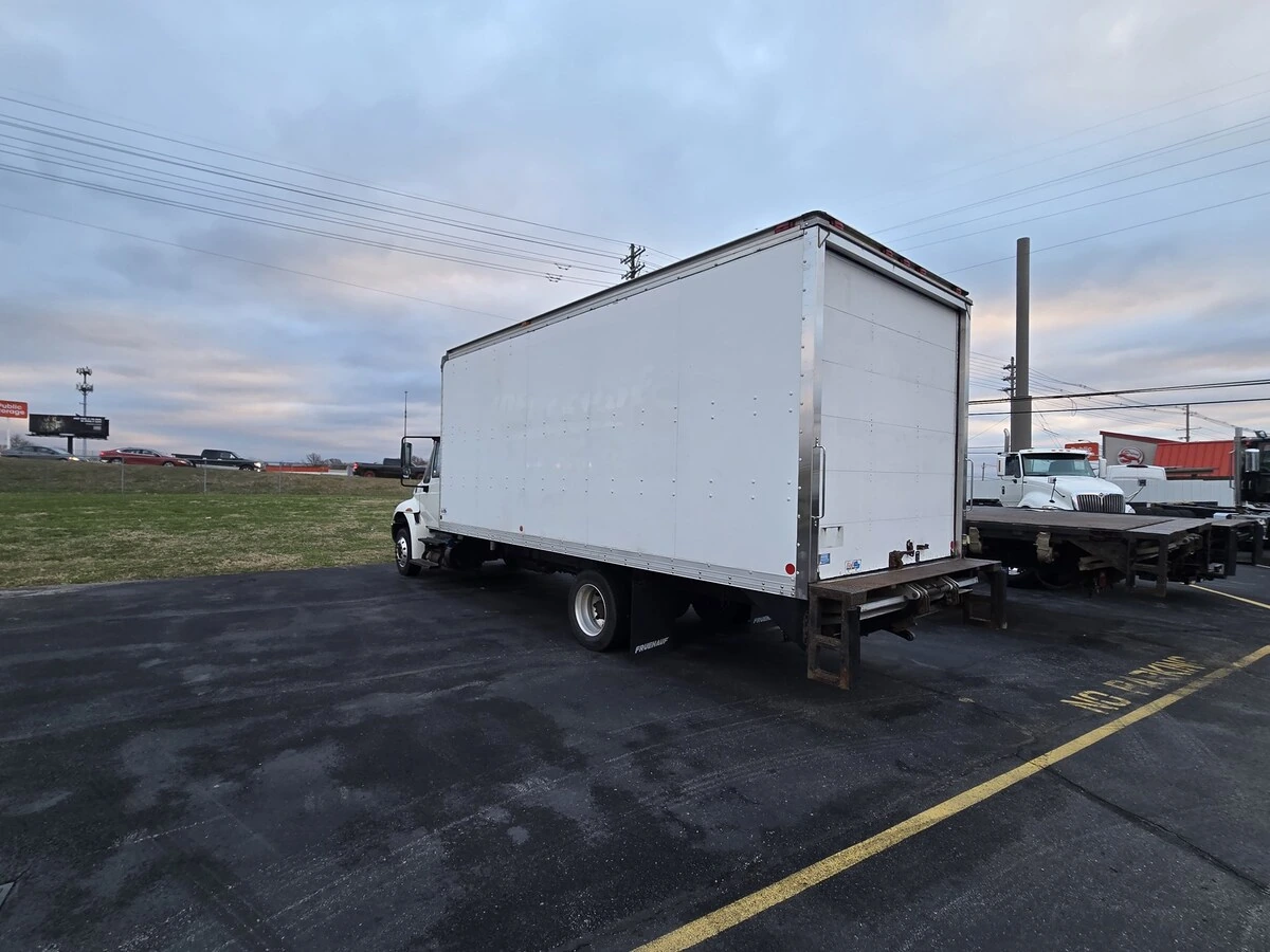 2018 International 4300 in Louisville, KY — photo 3