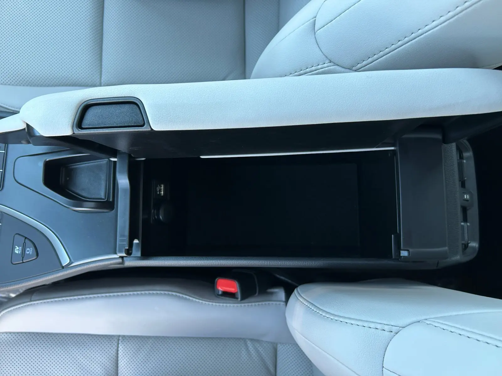 2023 Lexus UX 250h Premium photo 21