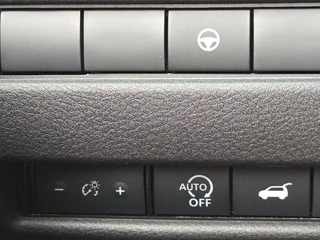 2026 Nissan Rogue SV photo 15