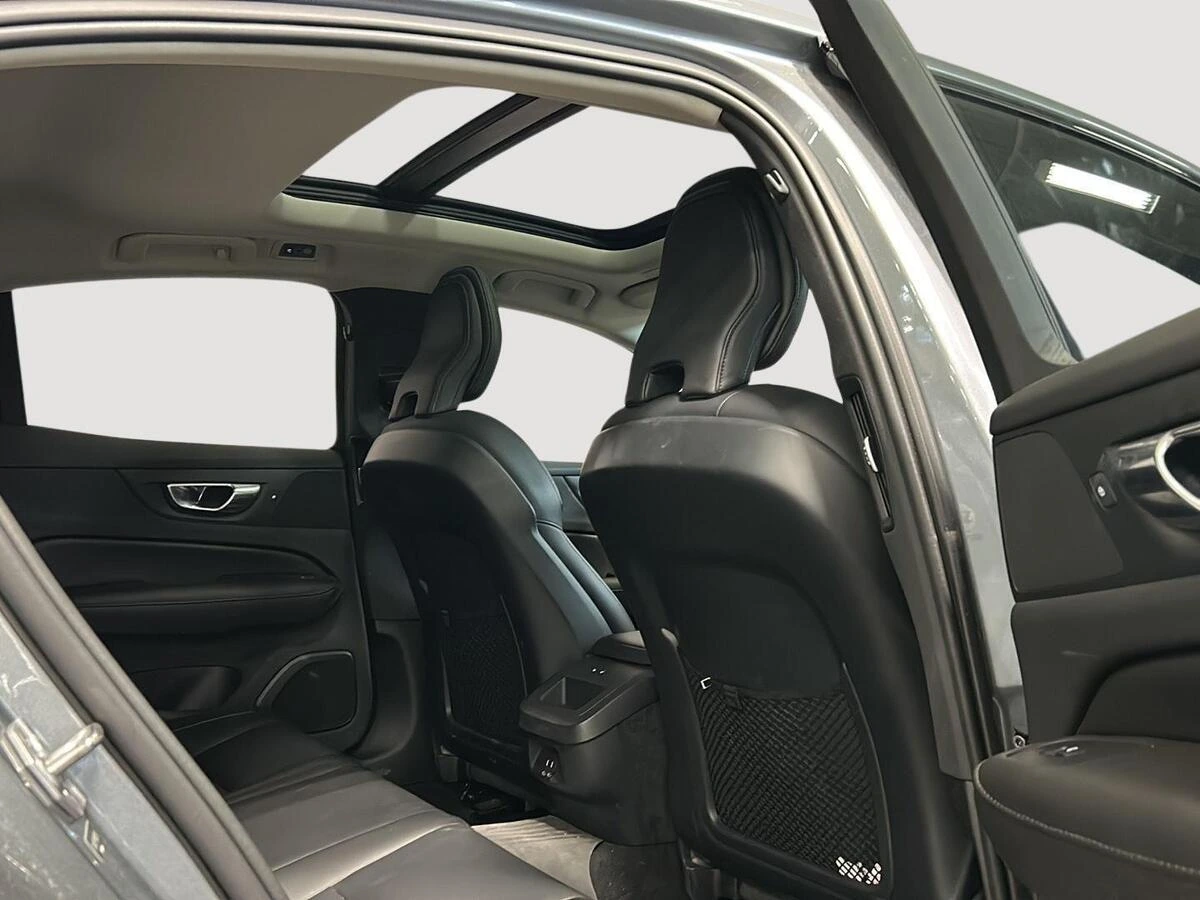 2021 Volvo - image 5