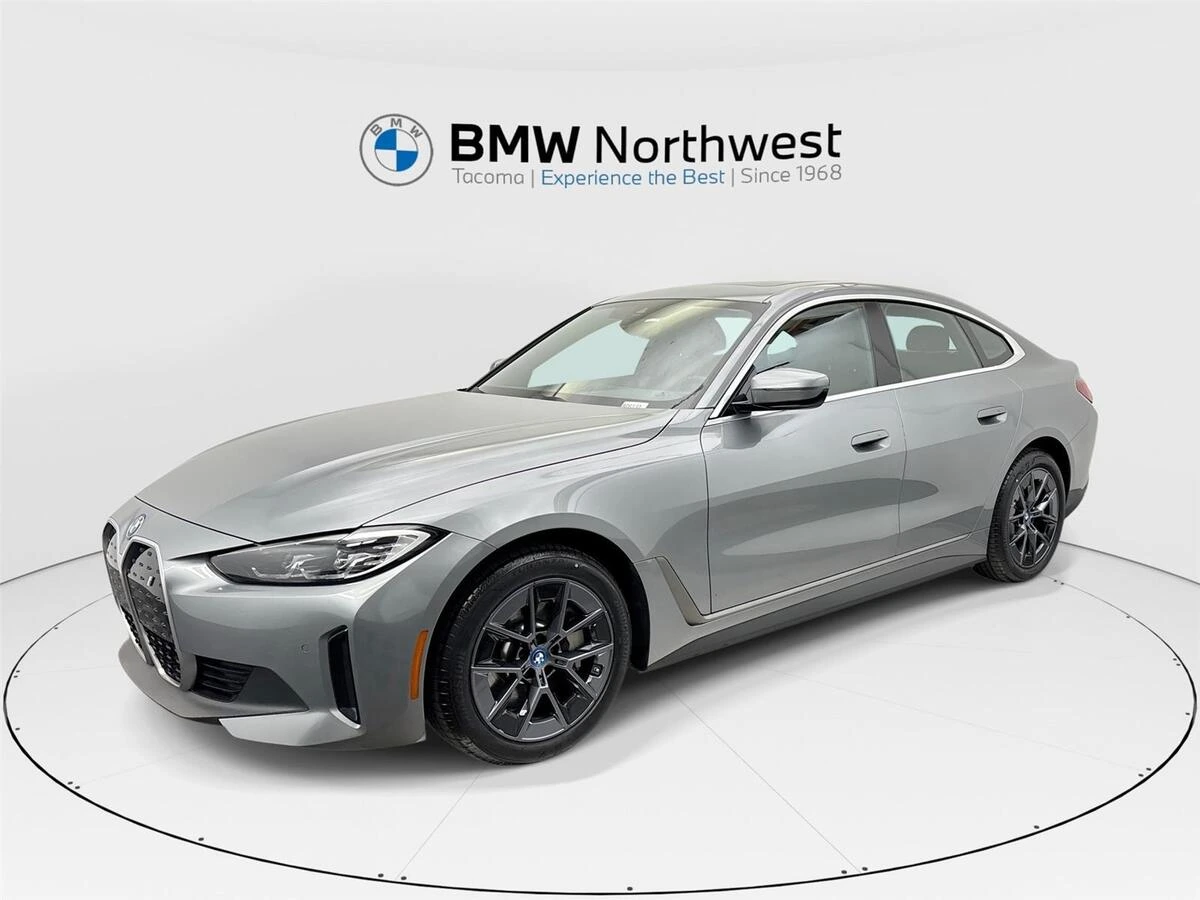2023 BMW i4 eDrive35's photo
