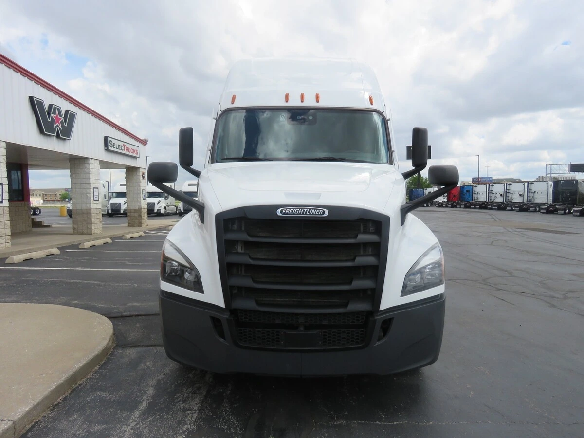 2023 Freightliner Cascadia - image 10