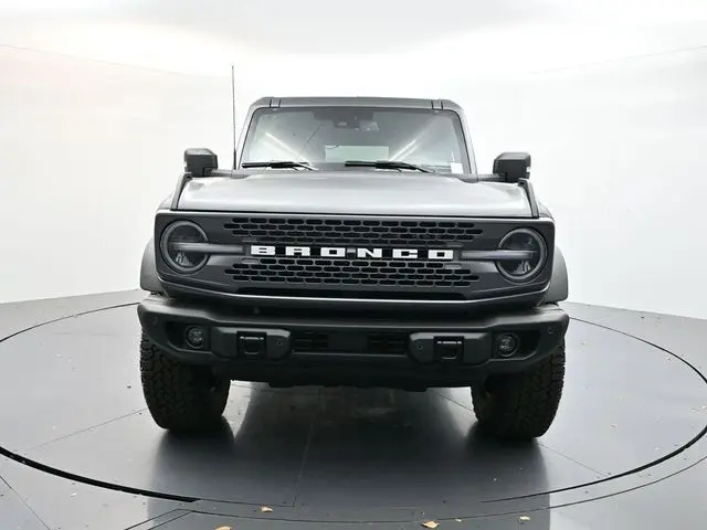 2025 Ford Bronco Badlands photo 2