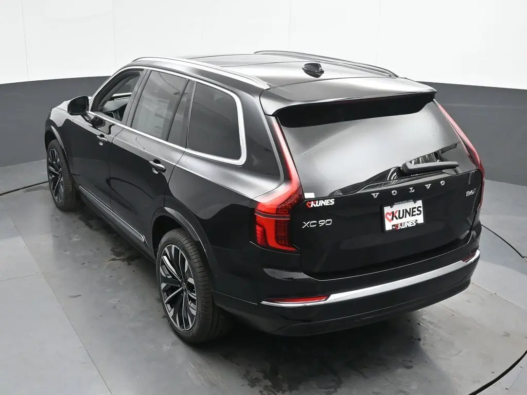 2026 Volvo - image 39