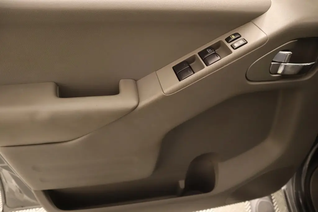 2016 Nissan Frontier SV photo 12