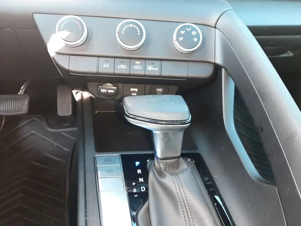 2025 Hyundai Elantra SE photo 14