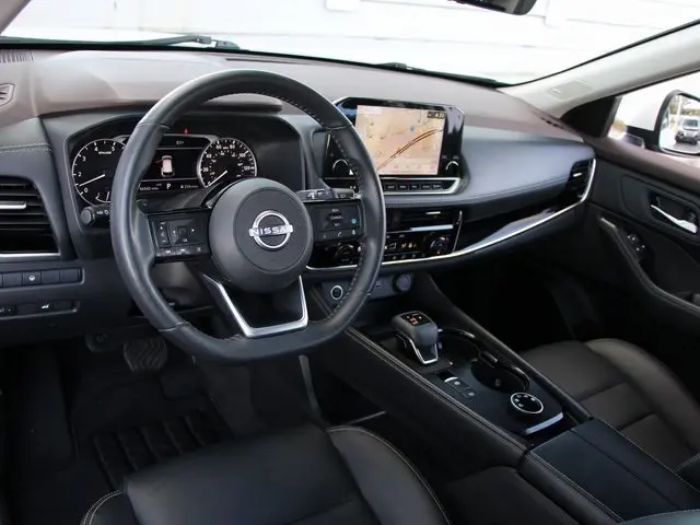 2023 Nissan Rogue SL photo 4