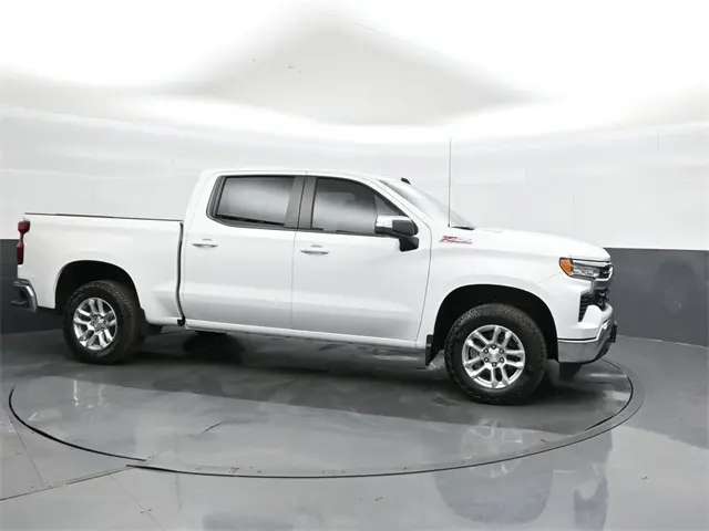 Used 2024 Chevrolet Silverado 1500 LT with VIN 1GCUDDE81RZ135993 for sale in Tulsa, OK